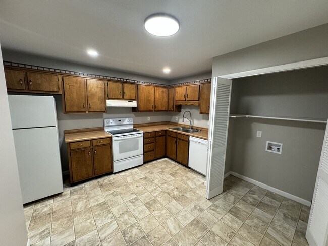 Foto del edificio - 2 Bed 1 Bath in Rossville w/ Huge Storage ...