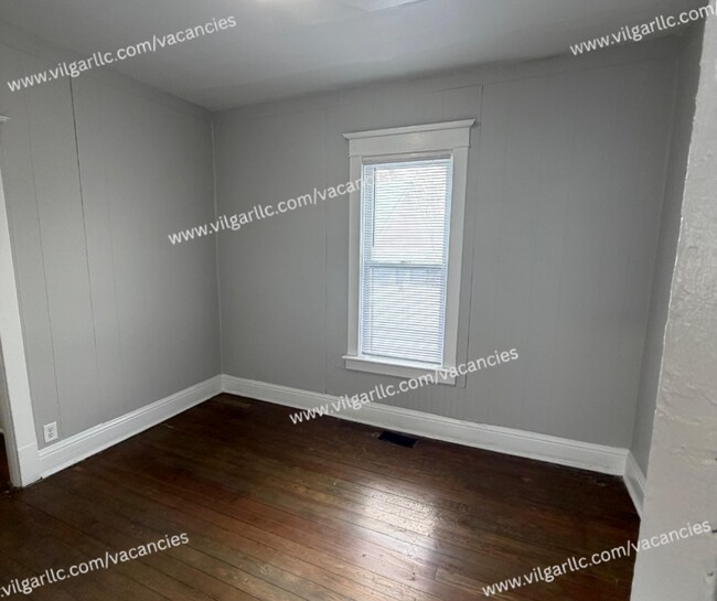 Foto del edificio - 3 Large Bedrooms • 1 Updated Bathroom house in Hammond, IN