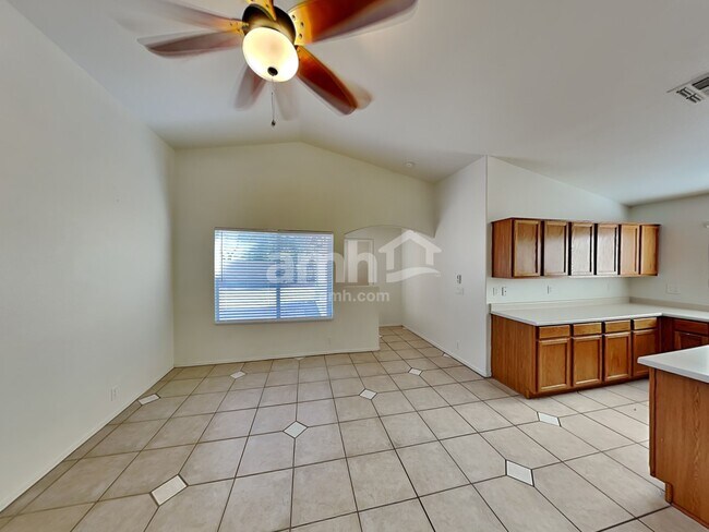 Foto del edificio - 461 N Tower Ave