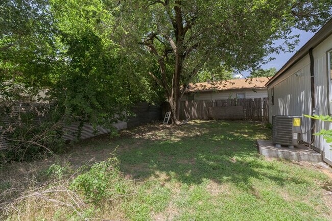 Building Photo - 600 NW 33rd St