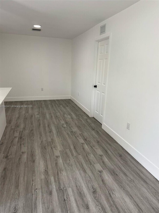 Foto del edificio - 439 E 16th St