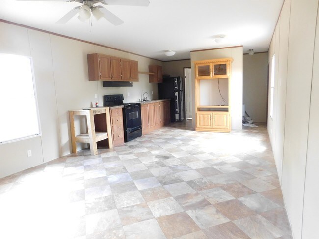 Building Photo - 4005 Hilltop Dr