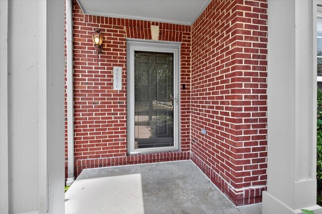 Foto del edificio - 49816 Potomac Rd