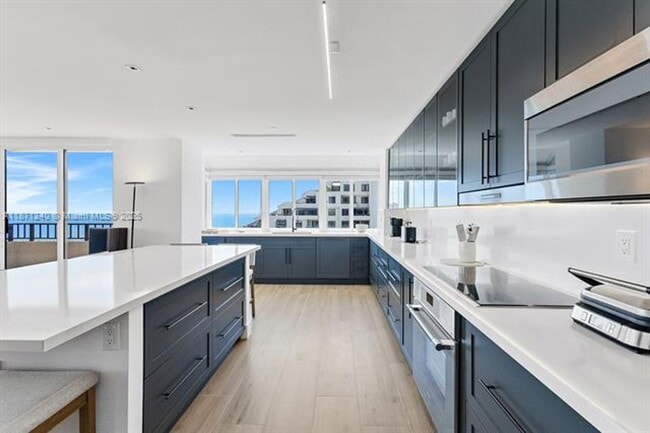 Building Photo - 251 Crandon Blvd