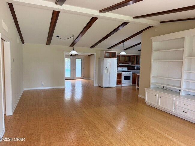 Foto del edificio - 215 Woodlawn Dr