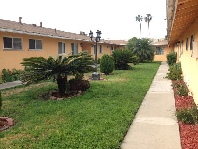 Building Photo - 747 N Eucalyptus Ave