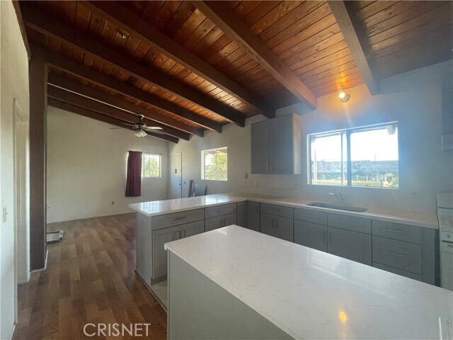 Building Photo - 402 N Hill Ave