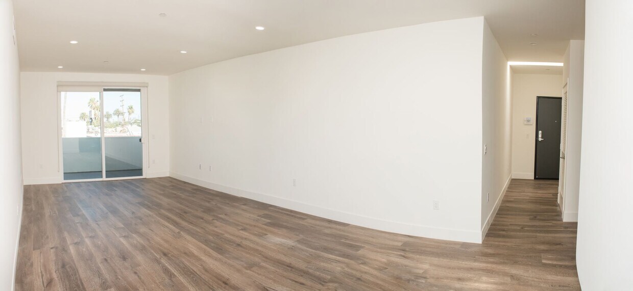Primary Photo - 429 N Hayworth Ave