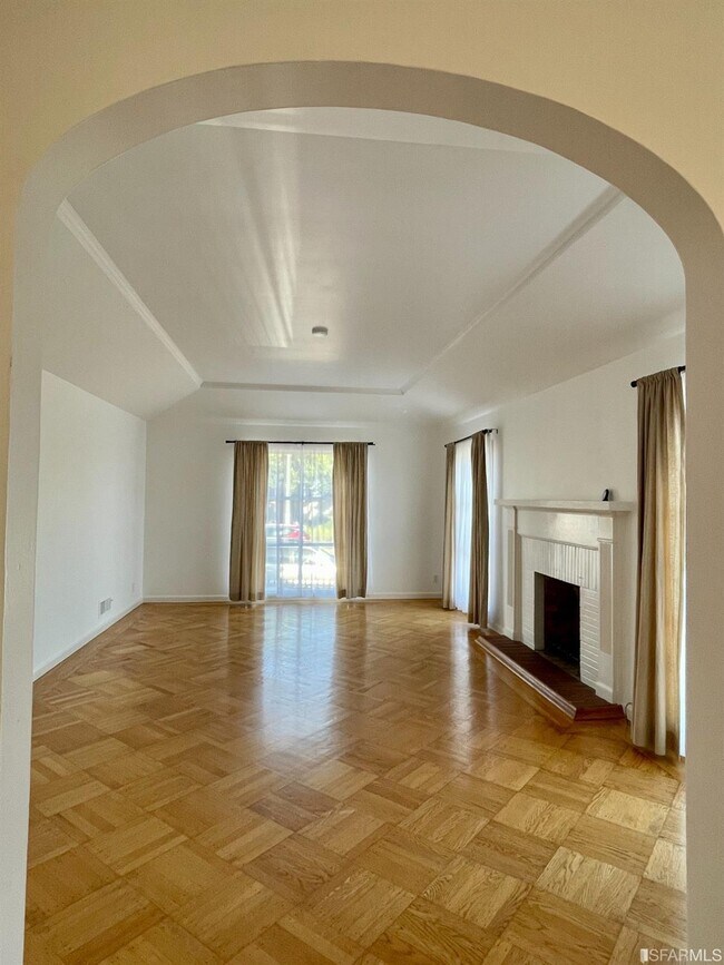 Building Photo - 1100 Eucalyptus Dr