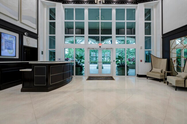 Foto del edificio - 1063 Hillsboro Mile