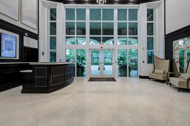 Building Photo - 1063 Hillsboro Mile