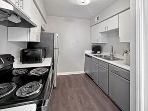 Building Photo - 874 Yorkchester Dr