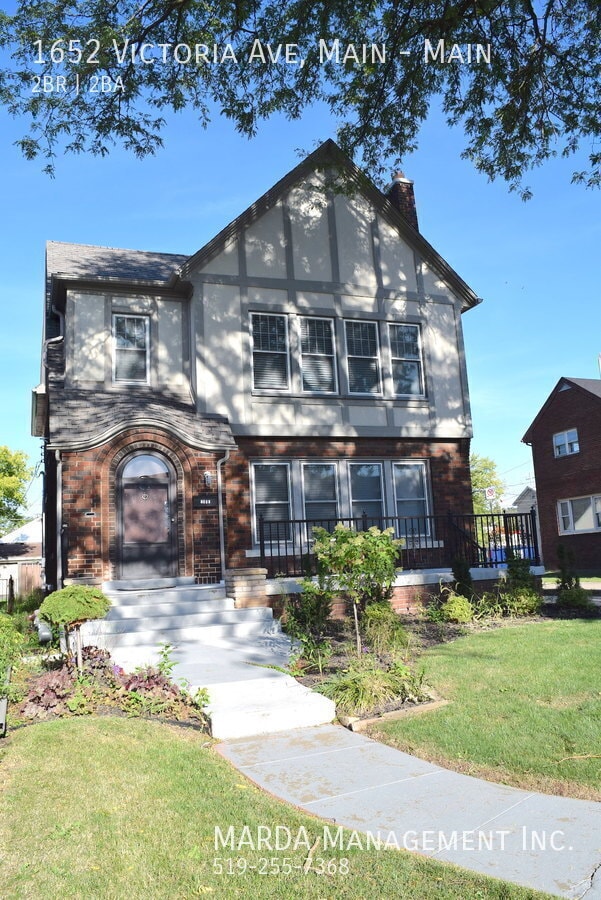 Building Photo - 1652 Victoria Ave