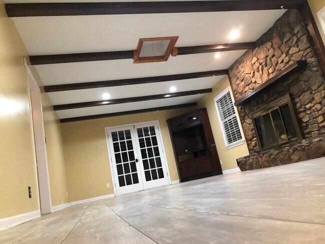 Building Photo - 30 Roving Hills Cir