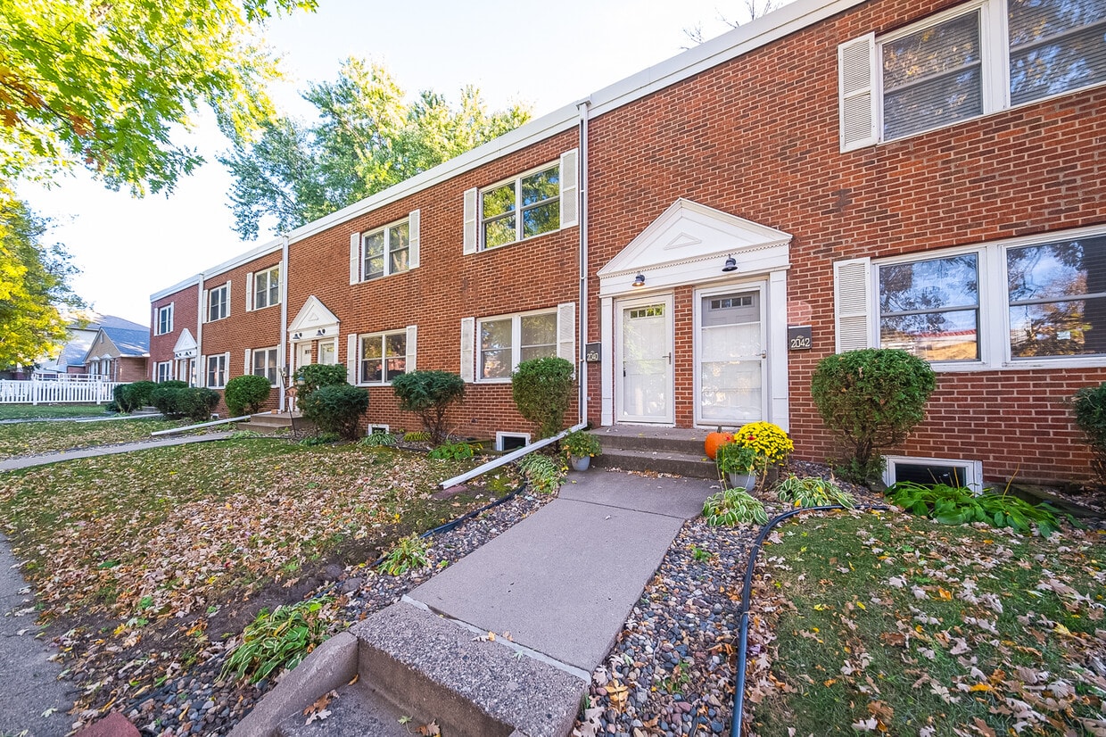 Foto principal - 2040 Montreal Ave