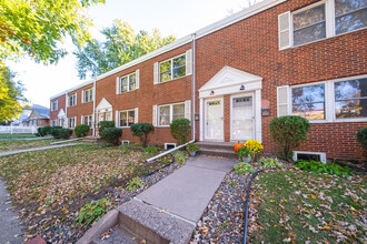 Building Photo - 2040 Montreal Ave Building Photo - 2040 Montreal Ave