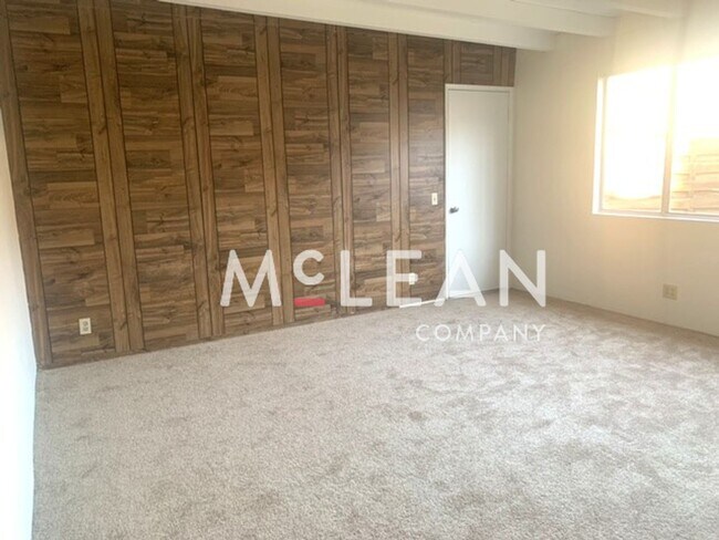 Foto del edificio - Three Bedroom Home in Beautiful Neighborhood