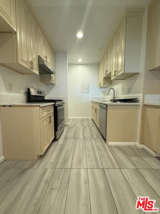 Building Photo - 9012 Eames Ave