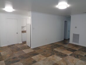 Building Photo - 709 Jennifer Jean Dr