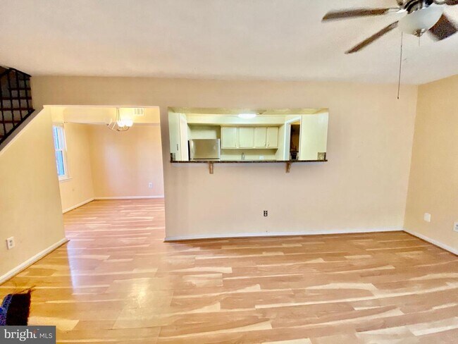 Building Photo - 8864 Walutes Cir