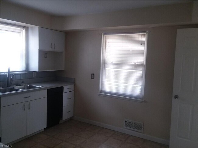 Foto del edificio - 10813 W Pleasant Valley Rd
