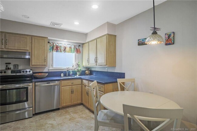 Foto del edificio - 131 Wood Ridge Dr