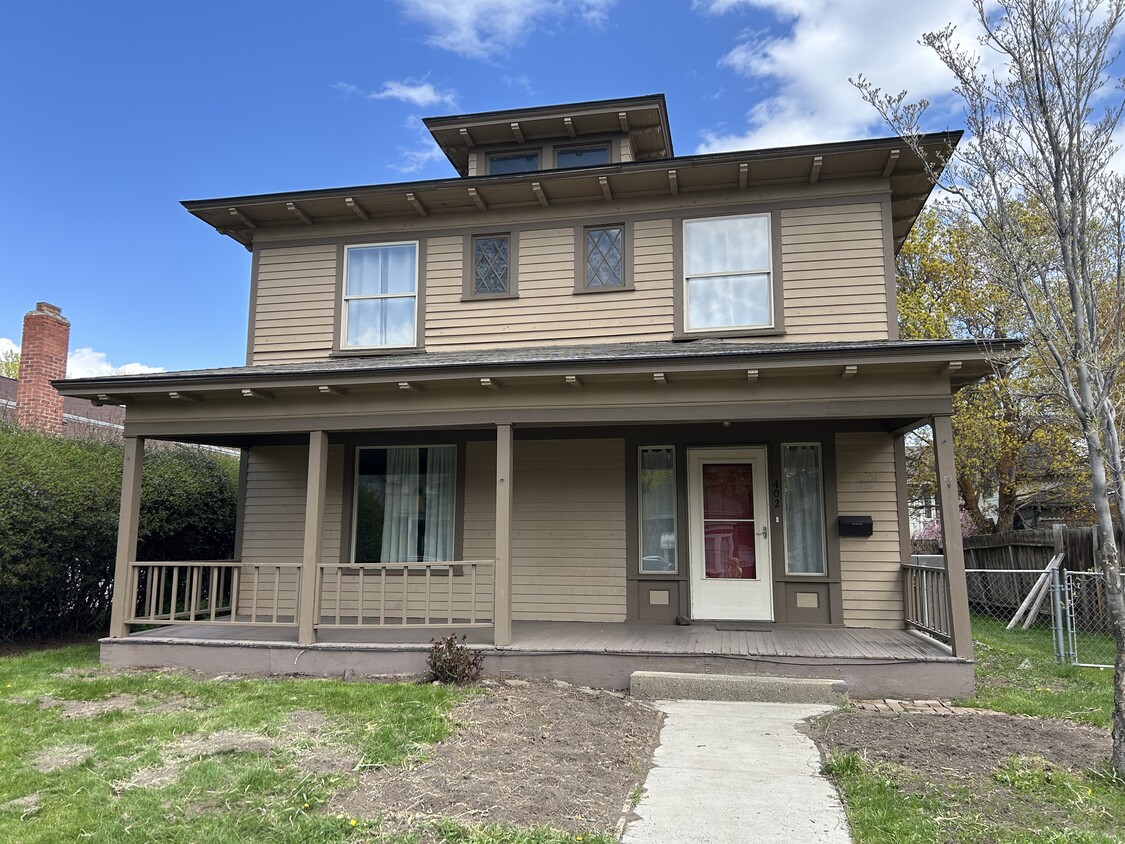 Primary Photo - 402 N Sampson St