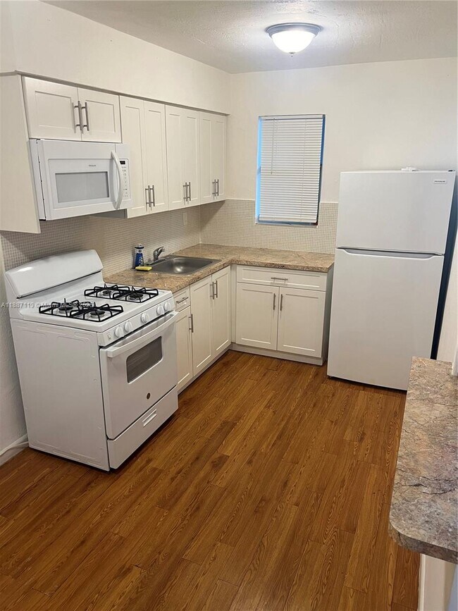 Foto del edificio - 4300 SW 67th Ave