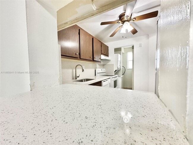 Building Photo - 7831 Colony Cir N
