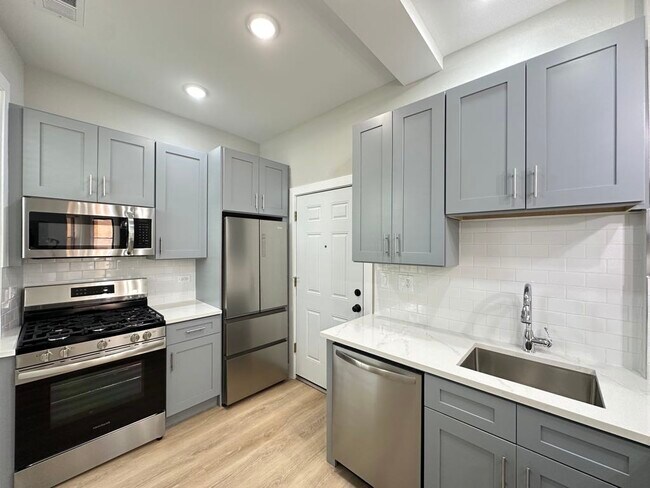 Building Photo - 431 W Belden Ave