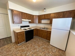 Building Photo - 112 8th Ave W