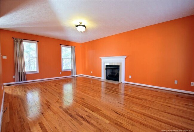 Foto del edificio - 324 Roundtree Dr