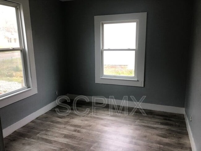 Foto del edificio - 2652 Lawrence St