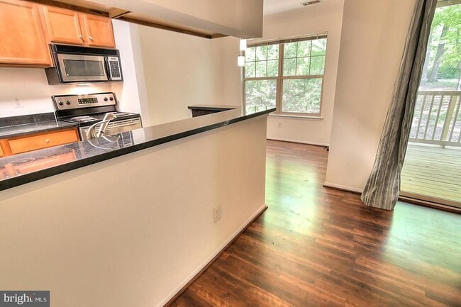Building Photo - 1702 Ascot Way