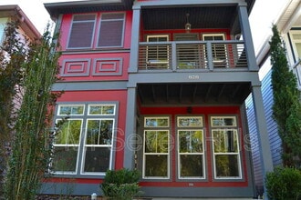 Building Photo - 828 N Duval St