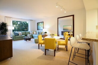 Newport Bluffs Apartment Village photo'