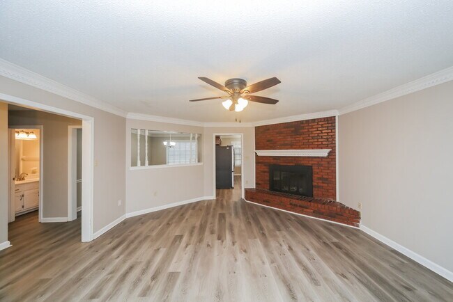 Foto del edificio - 7130 Larkfield Rd