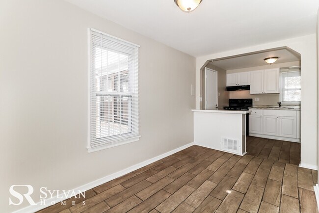 Foto del edificio - This cute brick home is ready for you