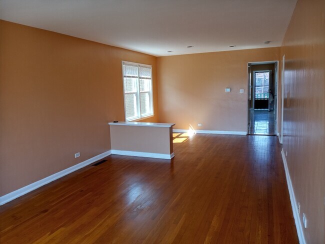 Foto del edificio - 6110 N Oakley Ave