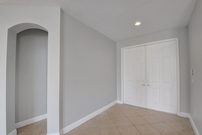 Foto del edificio - 9864 Woolworth Ct