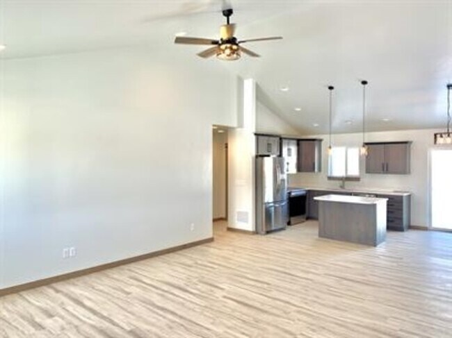 Foto del edificio - 3915 Swan Rd
