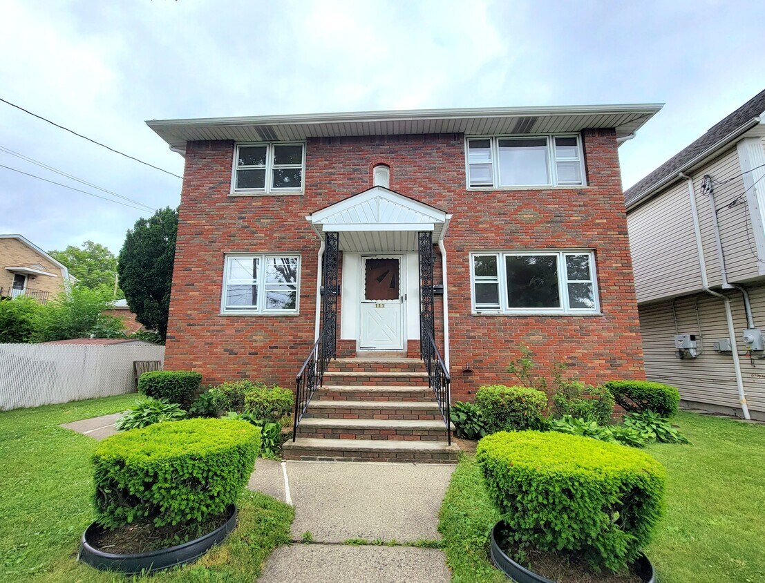 Front - 111 Marconi St
