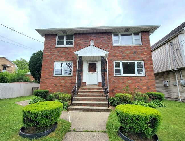Building Photo - 111 Marconi St