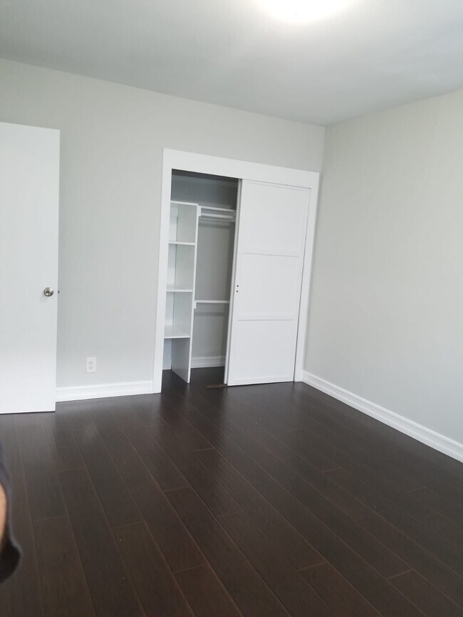 Building Photo - 5013 Rosewood Ave