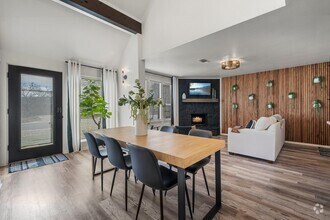 Building Photo - 200 Free Rein