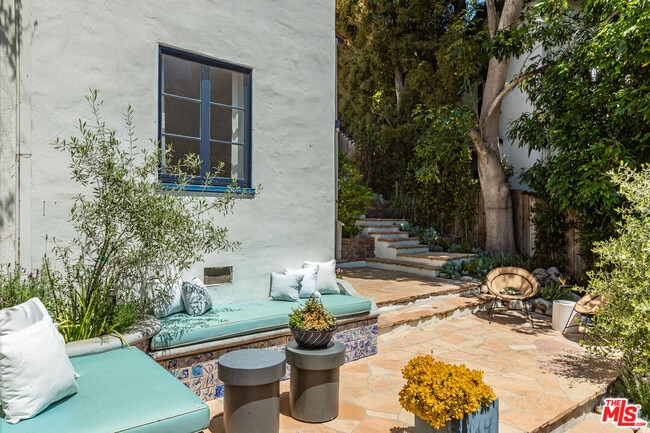 Foto del edificio - 8754 Arlene Terrace