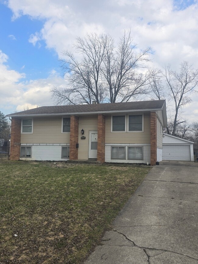 Building Photo - 101 S Sycamore Ln
