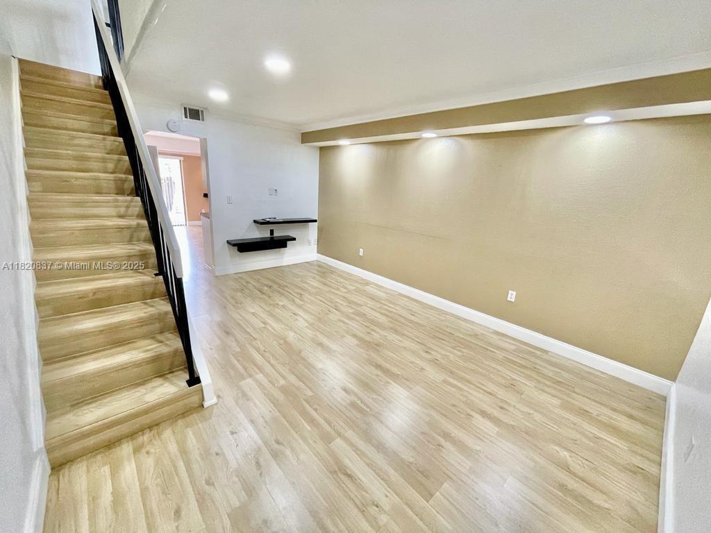 Foto principal - 2329 W 66th Pl