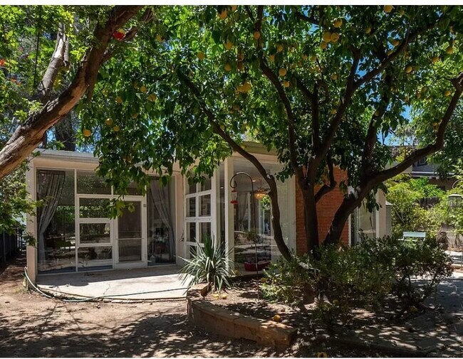 Foto del edificio - 1328 N Louise St