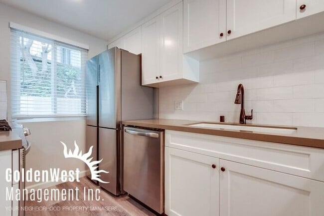 Building Photo - Stunning Two-Story 2Bdm 2.5Ba Townhome in ...